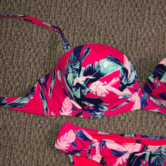 Pink flower bathing suit - Picture 3 of 5